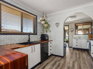 House For Sale - NSW - Old Bar - 2430 - UNLOCK THE POTENTIAL HIGH ON THE HILL  (Image 2)