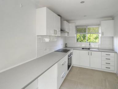 Unit For Sale - VIC - Bairnsdale - 3875 - QUIET, BRIGHT & BEAUTIFULLY UPDATED  (Image 2)