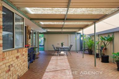 House For Sale - WA - Ridgewood - 6030 - Beautifully Presented 4x2 Family Home Packed with Features  (Image 2)