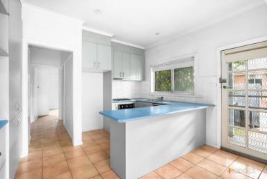 Townhouse For Lease - VIC - Parkdale - 3195 - CUTE & COSY 3 BEDROOM HOME IN FAMILY FRIENDLY LOCATION  (Image 2)