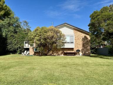 Townhouse For Sale - NSW - Moree - 2400 - Stylish Townhouse in Prime Location  (Image 2)