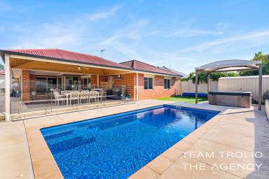 House For Sale - WA - Southern River - 6110 - Parkside Luxury Awaits!  Stunning Family Home with Pool, Theatre, 4 Living Areas & Huge Alfresco!  (Image 2)
