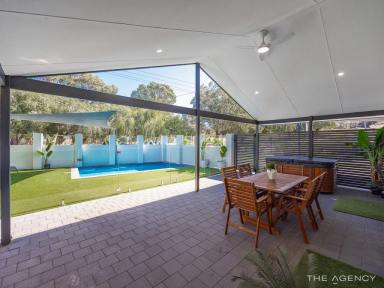 House For Sale - WA - Heathridge - 6027 - Fully Renovated Family Oasis Opposite Parkland!  (Image 2)