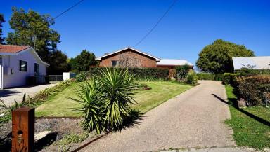 House For Sale - NSW - Moree - 2400 - Quiet Cul-De-Sac Home  (Image 2)