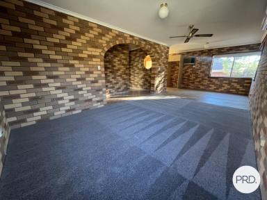 Townhouse For Lease - NSW - East Albury - 2640 - COMFORTABLE 3 BEDROOM TOWNHOUSE IN EAST ALBURY! (Image 2)