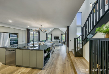 House For Sale - WA - Southern River - 6110 - Stunning Lofthouse living!  (Image 2)