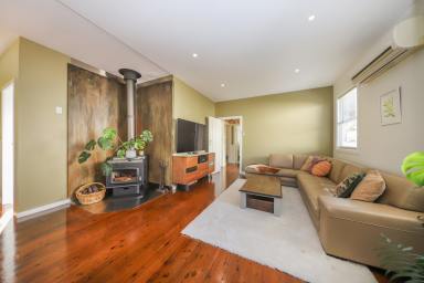 House For Sale - NSW - Batlow - 2730 - Presentation on Point!  (Image 2)
