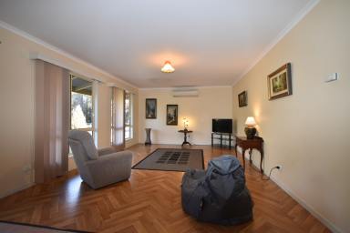 House For Lease - VIC - Beechworth - 3747 - 6-MONTH LEASE ONLY  (Image 2)