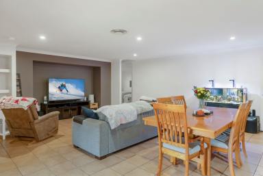 House For Lease - QLD - Middle Ridge - 4350 - Beautifully presented Middle Ridge  (Image 2)