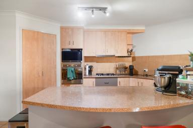 House For Lease - QLD - Middle Ridge - 4350 - Beautifully presented Middle Ridge  (Image 2)
