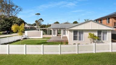 House For Sale - NSW - Shoalhaven Heads - 2535 - Chic Coastal Lifestyle  (Image 2)
