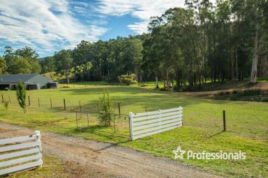 House For Sale - VIC - Three Bridges - 3797 - Luxury Lifestyle Meets Country Charm  (Image 2)