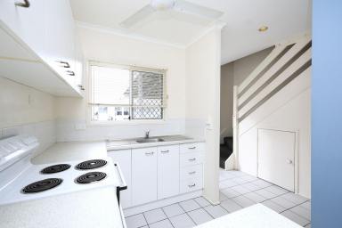 Unit For Lease - QLD - Mooroobool - 4870 - Fully Air Condiitoned Townhouse - Gated Complex - Pool  (Image 2)