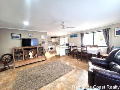 House For Sale - QLD - Macleay Island - 4184 - Charming Family Appeal  (Image 2)