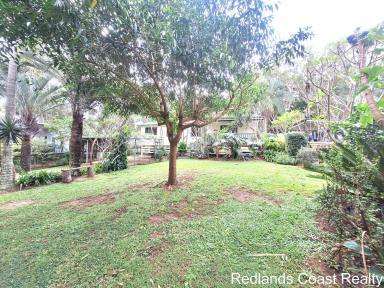 House For Sale - QLD - Macleay Island - 4184 - Charming Family Appeal  (Image 2)