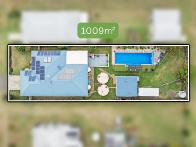 House For Sale - QLD - Clifton - 4361 - ULTIMATE FAMILY ENTERTAINER - 5 BRM- 2 BTH- 2 LIVING- POOL  (Image 2)