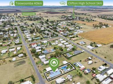 House For Sale - QLD - Clifton - 4361 - ULTIMATE FAMILY ENTERTAINER - 5 BRM- 2 BTH- 2 LIVING- POOL  (Image 2)