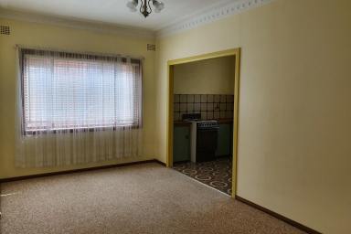 Unit For Lease - NSW - West Wollongong - 2500 - Quite 2 Bedroom Unit!  (Image 2)