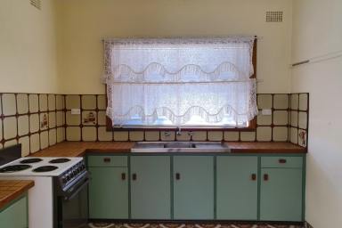 Unit For Lease - NSW - West Wollongong - 2500 - Quite 2 Bedroom Unit!  (Image 2)