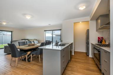 House For Sale - VIC - Huntly - 3551 - Modern Family Living in Prime Huntly Location!  (Image 2)