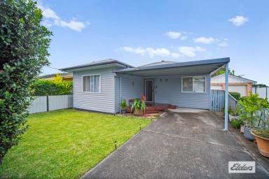 House For Sale - NSW - Taree - 2430 - Low Maintenance Living in a Quiet, Parkside Location  (Image 2)
