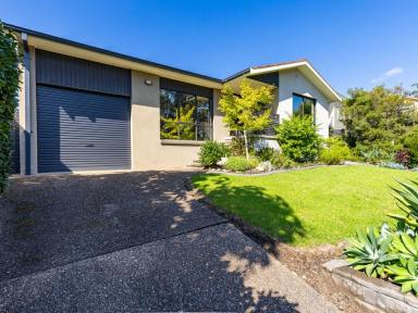 House For Sale - NSW - Tathra - 2550 - STUNNING HOME IN BEACHSIDE TATHRA!  (Image 2)