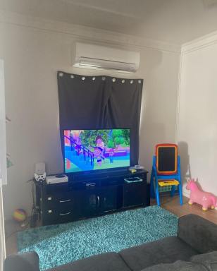 House For Lease - QLD - Depot Hill - 4700 - Neat and tidy property close to the CBD!  (Image 2)