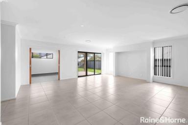 House For Sale - NSW - Vincentia - 2540 - Let's go on Liner!  (Image 2)