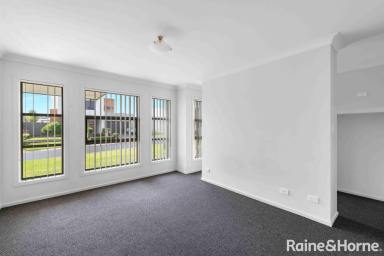 House For Sale - NSW - Vincentia - 2540 - Let's go on Liner!  (Image 2)