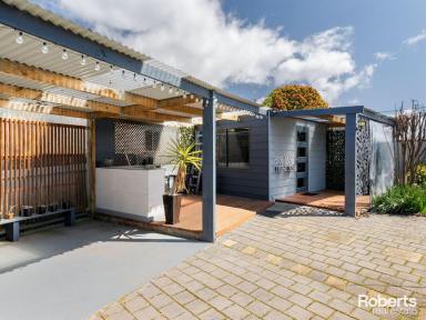 House For Sale - TAS - Sheffield - 7306 - Charming Renovated Home  (Image 2)