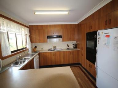 House For Lease - NSW - Taree West - 2430 - HIGHLY DESIRABLE ADDRESS  (Image 2)