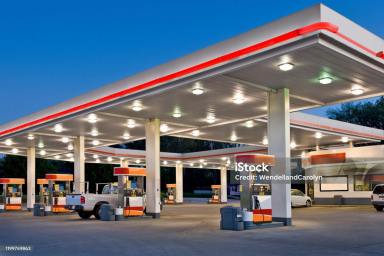 Business For Sale - VIC - Echuca - 3564 - Service Station, Convenience Store with 3 bedroom house in Regional Victoria.  (Image 2)