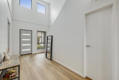 Unit For Sale - QLD - Newtown - 4350 - Stylish and Modern Townhouse Offering Comfort and Convenience  (Image 2)