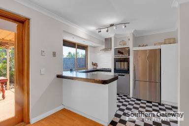 House For Sale - WA - Leda - 6170 - COMFORTABLE, SPACIOUS AND READY TO ENJOY  (Image 2)