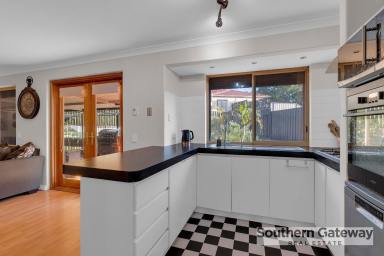 House For Sale - WA - Leda - 6170 - COMFORTABLE, SPACIOUS AND READY TO ENJOY  (Image 2)