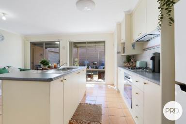 House For Sale - NSW - West Albury - 2640 - INVESTMENT OPPORTUNITY AWAITS  (Image 2)