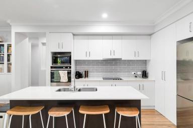 Unit For Lease - QLD - Mount Lofty - 4350 - Executive Unit in Sought After Locale  (Image 2)