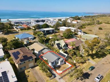 Duplex/Semi-detached For Sale - NSW - Old Bar - 2430 - COASTAL VILLA ONE STREET BACK FROM THE BEACH  (Image 2)