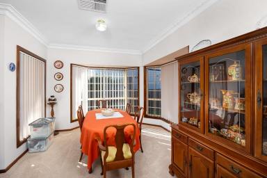 House For Sale - NSW - Temora - 2666 - Spacious Family Living in the Heart of Town  (Image 2)
