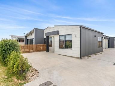 Unit For Sale - TAS - East Devonport - 7310 - Near New Coastal Unit with Style & Comfort  (Image 2)