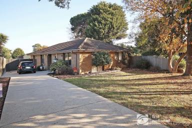 House Leased - VIC - Cranbourne - 3977 - Well-Presented 3-Bedroom Home in a Convenient Location  (Image 2)