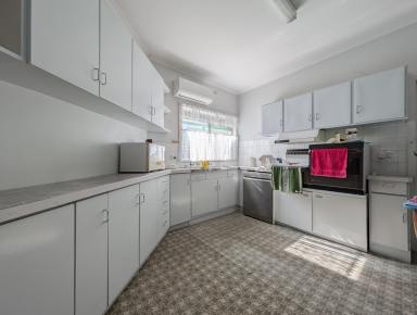 House For Sale - VIC - Kerang - 3579 - Don't miss this fantastic opportunity!  (Image 2)
