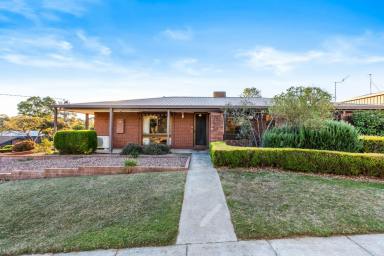 House For Sale - VIC - Spring Gully - 3550 - Family Home in the Heart of Spring Gully!  (Image 2)