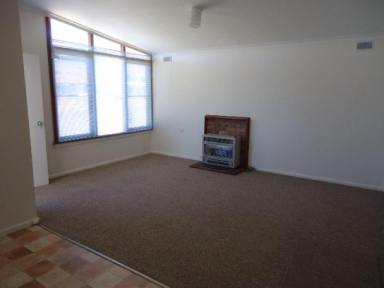 House For Lease - NSW - Goulburn - 2580 - QUIET LOCATION  (Image 2)