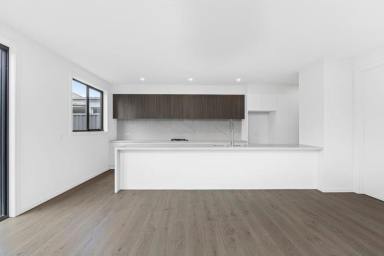 House For Lease - VIC - Mentone - 3194 - EXECUTIVE TOWNHOUSE | IMPRESSIVE DESIGN | CONVENIENT LOCATION  (Image 2)
