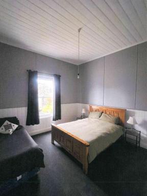 House For Lease - VIC - Omeo - 3898 - THREE BEDROOM HOME  (Image 2)