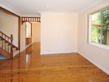 House For Lease - NSW - Chifley - 2036 - Charming 3-Bedroom Family Home with North-Facing Yard - close to Beach & Golf Course  (Image 2)
