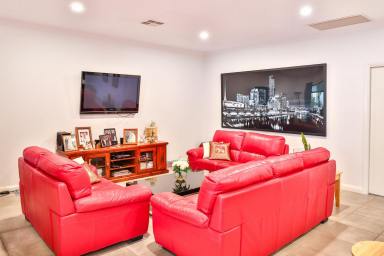 House For Sale - VIC - Irymple - 3498 - ESTEEMED LOCATION, STYLISH ENTERTAINER  (Image 2)
