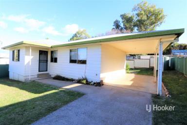 House For Lease - NSW - Inverell - 2360 - Low Maintenance Home Close To CBD  (Image 2)
