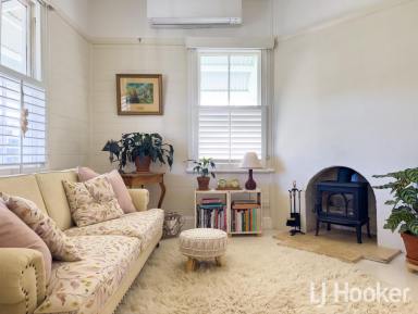House For Sale - NSW - Inverell - 2360 - Picture Perfect Cottage on 2023m2 Block  (Image 2)